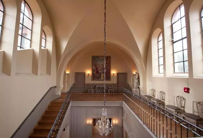 هتل Hôtel Restaurant Spa Le Sauvage