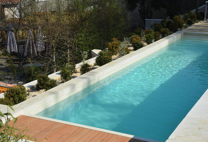 هتل Hôtel Restaurant Les Jardins De Brantôme