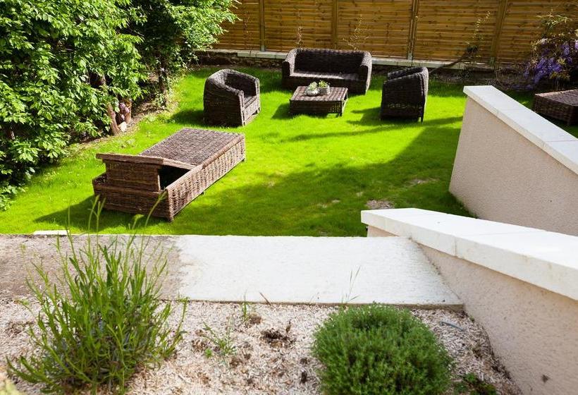 هتل Hôtel Restaurant Les Jardins De Brantôme