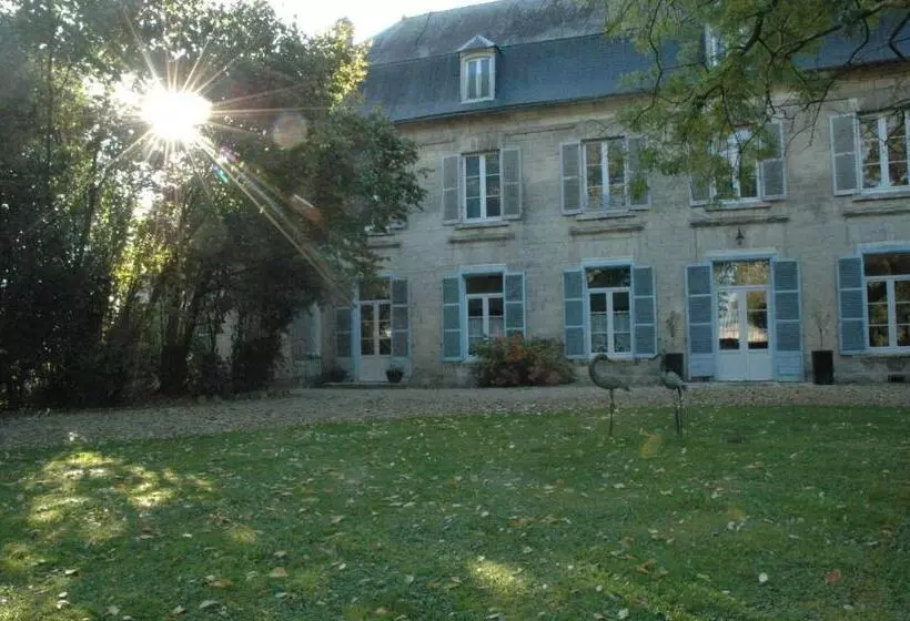 ベッドアンドブレックファースト Château De Clermont
