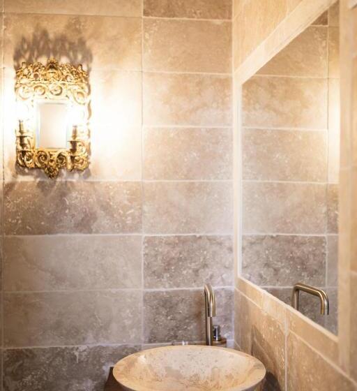 مبيت وإفطار Domaine Le Castelet