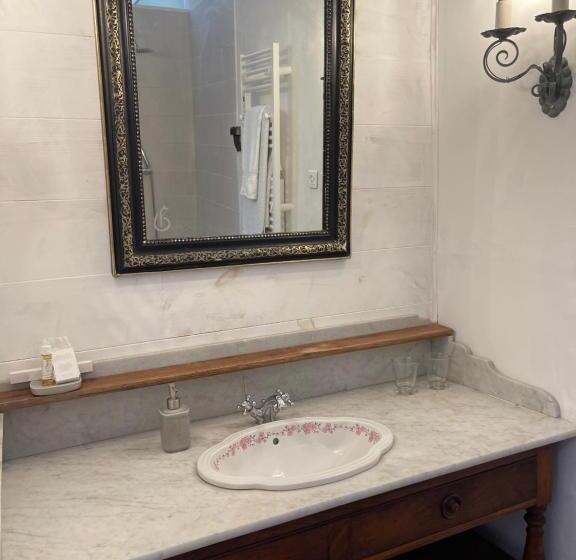 مبيت وإفطار Domaine Le Castelet