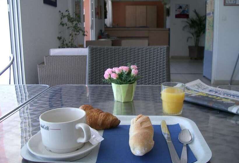 Отель Akena City Chateaurenard