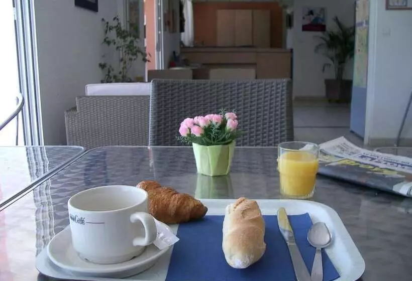ホテル Akena City Chateaurenard
