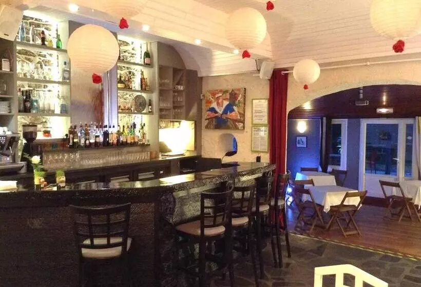 هتل Auberge De Kerveoc H
