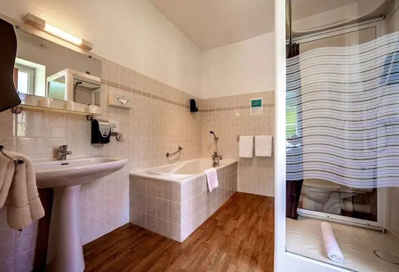 هتل Auberge De Kerveoc H