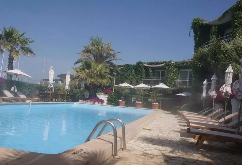 هتل Hôtel Azur Bord De Mer