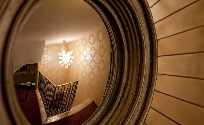 هتل Hôtel Majuscule
