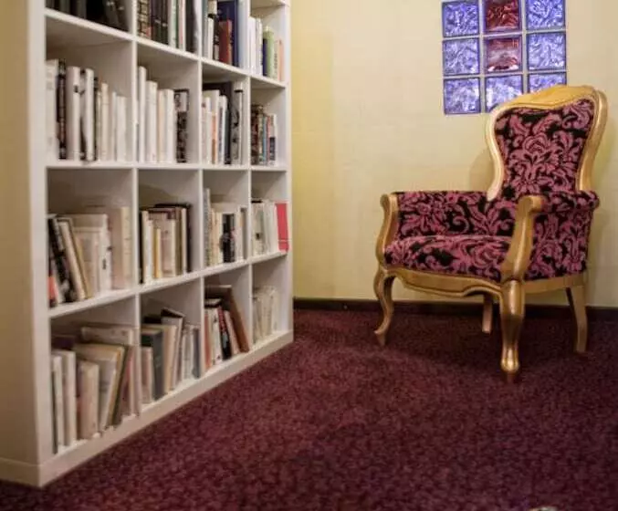 هتل Hôtel Majuscule