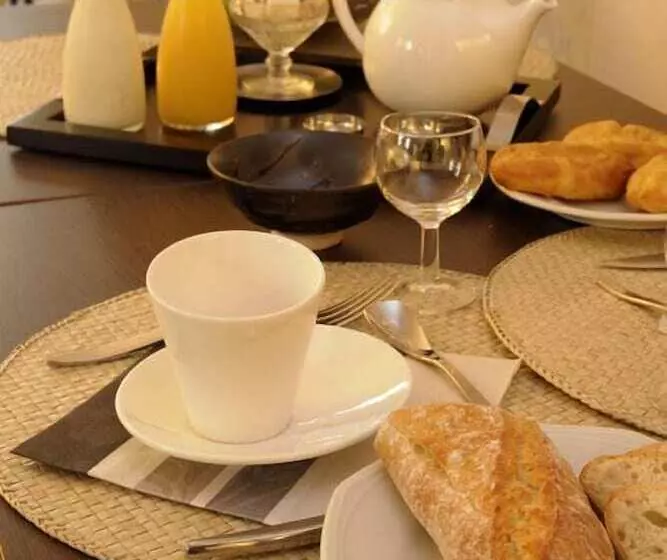هتل Hôtel Majuscule