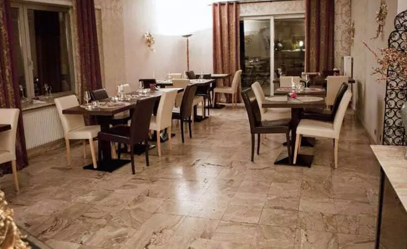 هتل Hôtel Majuscule