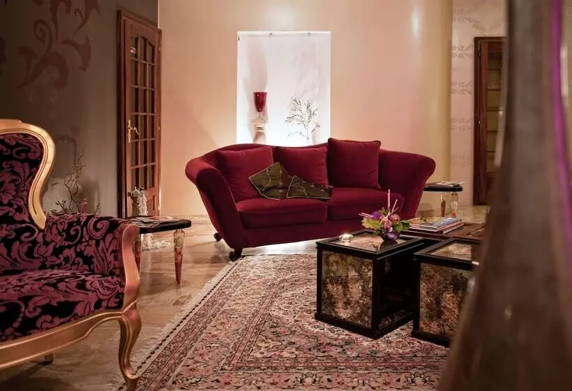 هتل Hôtel Majuscule
