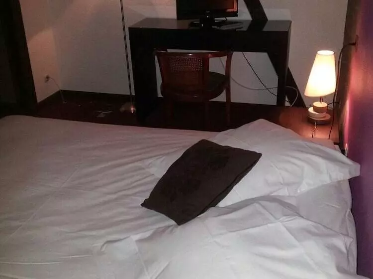 هتل Hôtel Majuscule