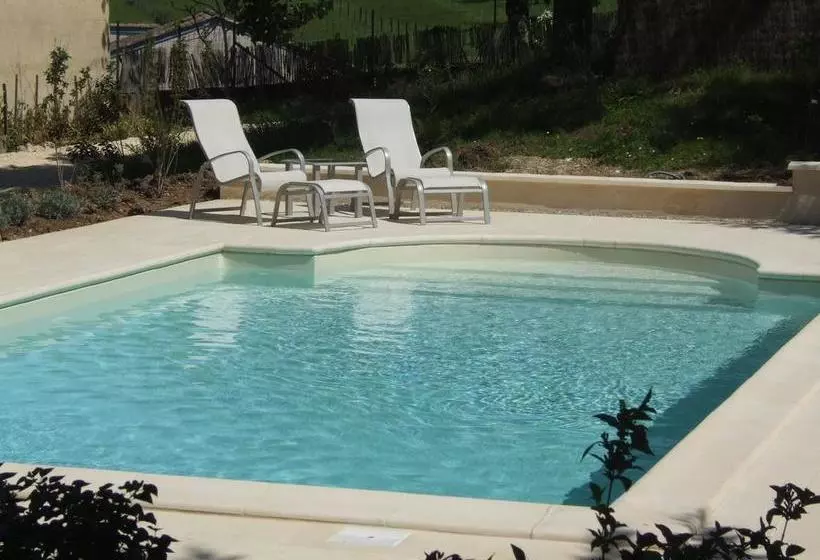 Hotelli Logis Hôtel Restaurant La Bastide