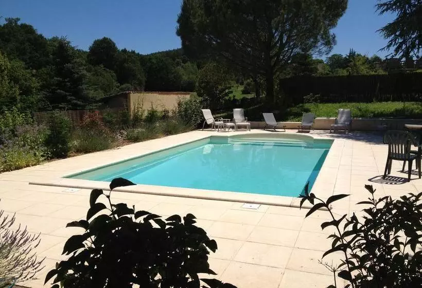 Hotelli Logis Hôtel Restaurant La Bastide
