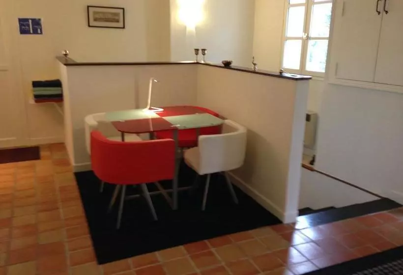Hotelli Logis Hôtel Restaurant La Bastide