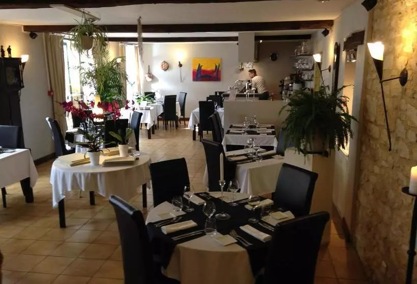 Hotelli Logis Hôtel Restaurant La Bastide