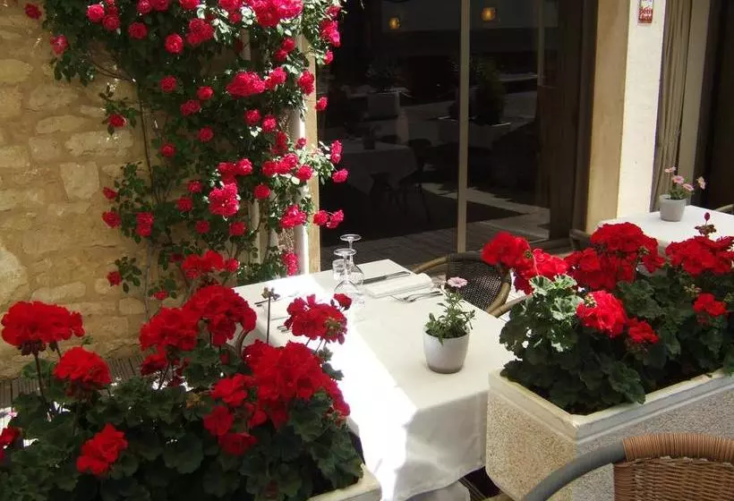 Hotelli Logis Hôtel Restaurant La Bastide