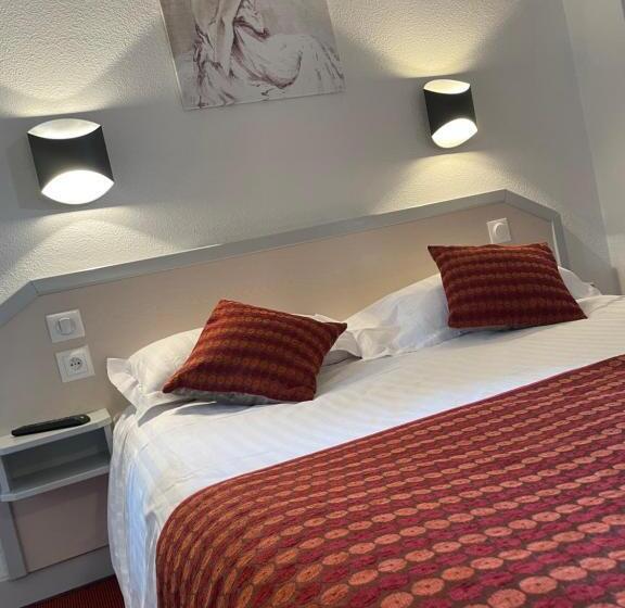 Отель Hôtel Restaurant Les Rochers