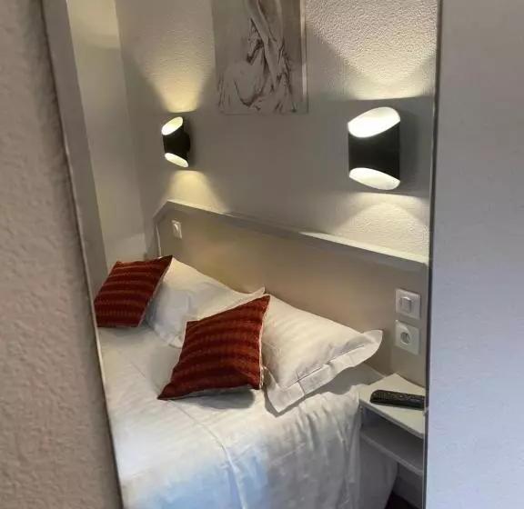 ホテル Hôtel Restaurant Les Rochers