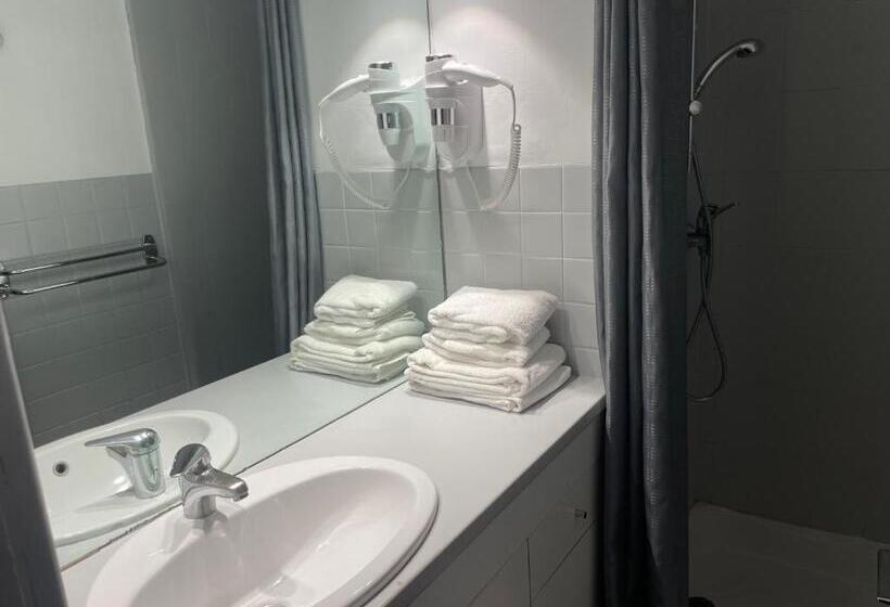 Отель Hôtel Restaurant Les Rochers