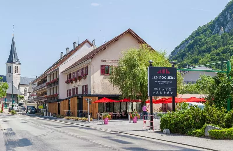 ホテル Hôtel Restaurant Les Rochers