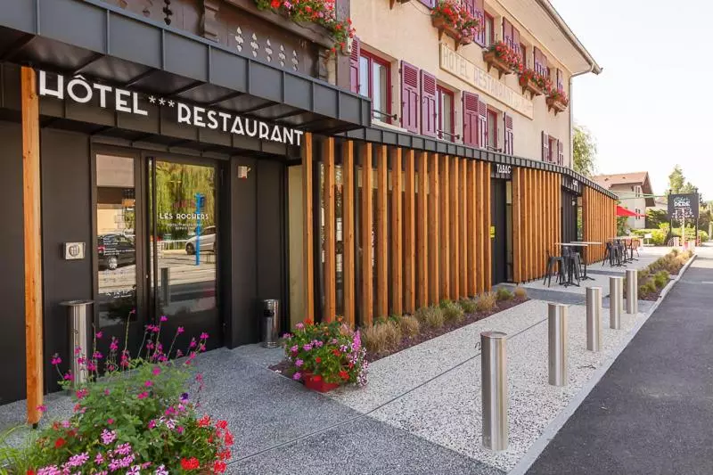 ホテル Hôtel Restaurant Les Rochers