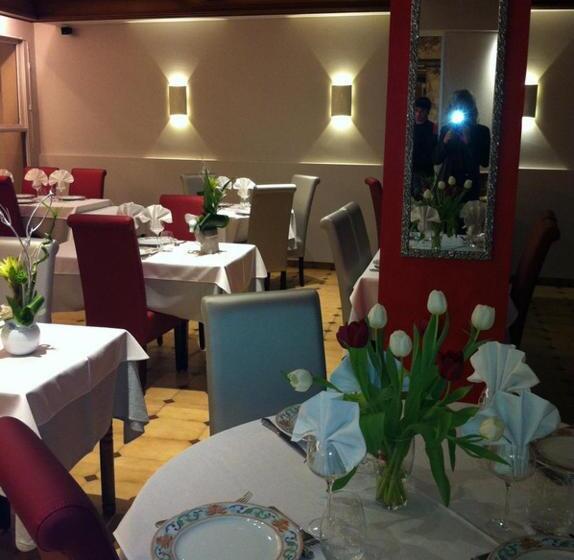 Отель Hôtel Restaurant Les Rochers