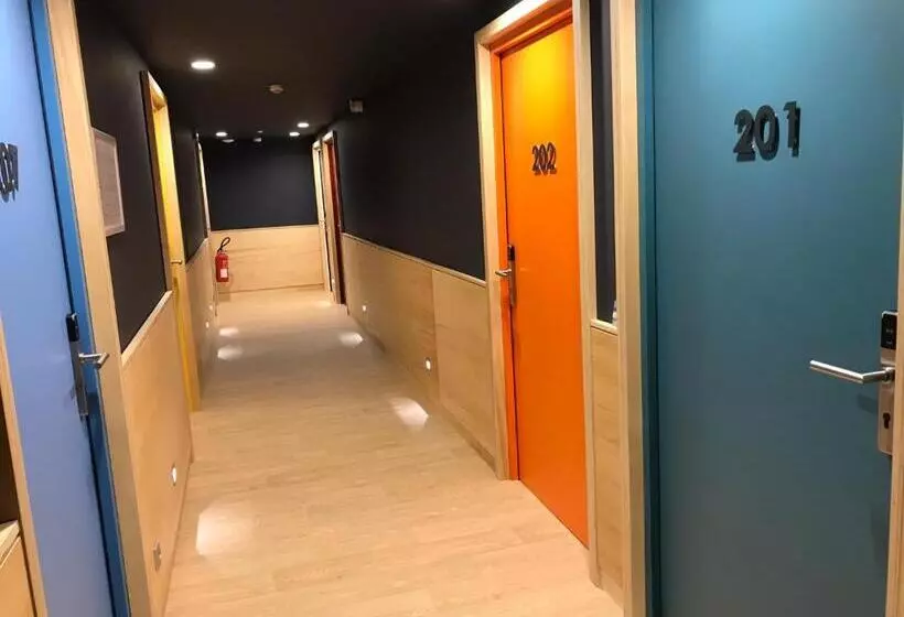 ホテル Hôtel Restaurant Les Rochers