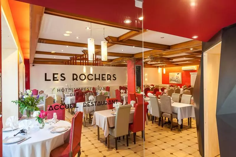 ホテル Hôtel Restaurant Les Rochers