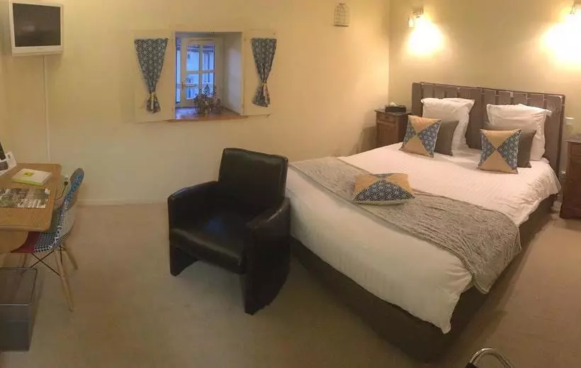 ホテル Logis Hôtel La Châtellenie