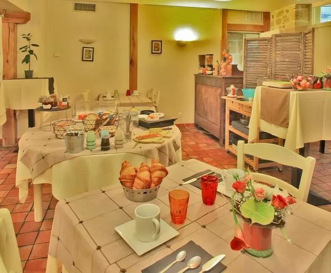 ホテル Logis Hôtel La Châtellenie