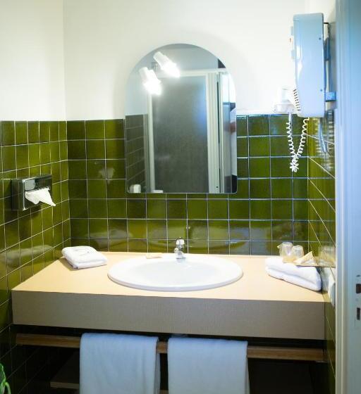 هتل Le Mas Des Aigras Hôtel De Charme En Provence