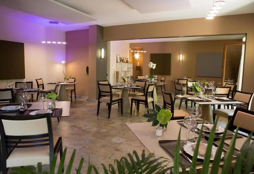 هتل Le Mas Des Aigras Hôtel De Charme En Provence