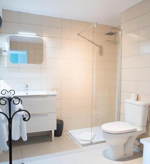 هتل Le Mas Des Aigras Hôtel De Charme En Provence