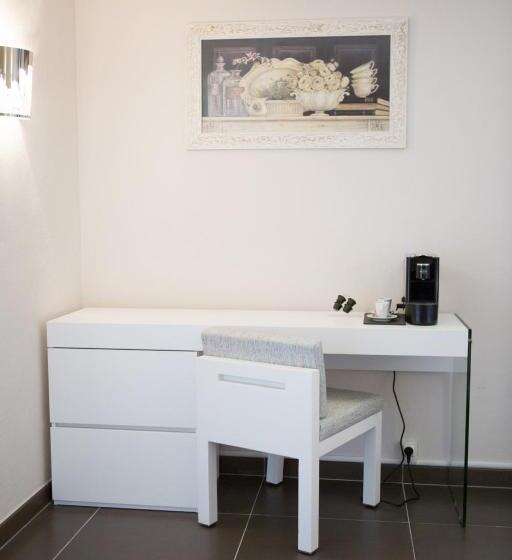 هتل Le Mas Des Aigras Hôtel De Charme En Provence