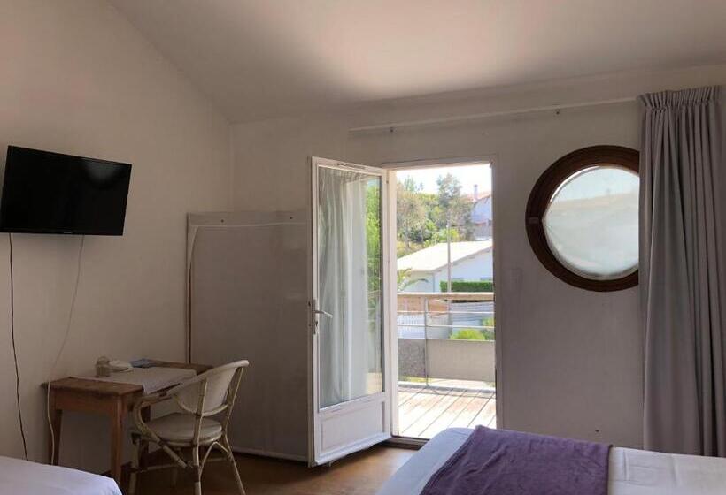 ホテル Le Pavillon Bleu