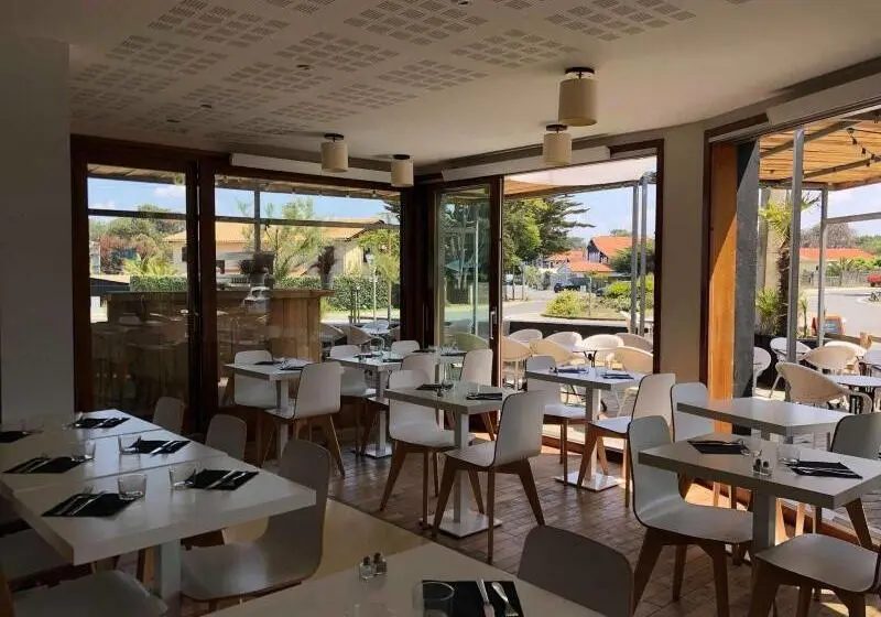 ホテル Le Pavillon Bleu