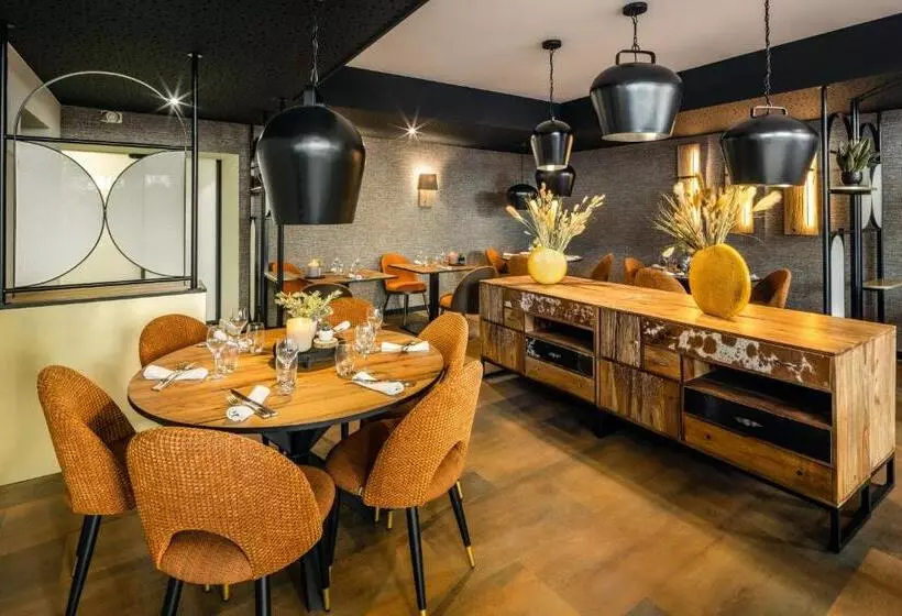 Hotelli Logis Hôtel Lbb   Les 2 Lacs