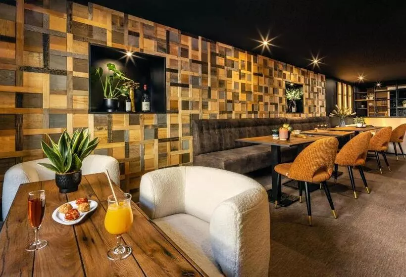 Hotelli Logis Hôtel Lbb   Les 2 Lacs