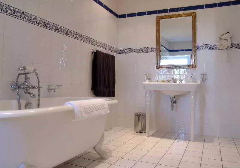هتل Relais Du Château D Arche, The Originals Relais