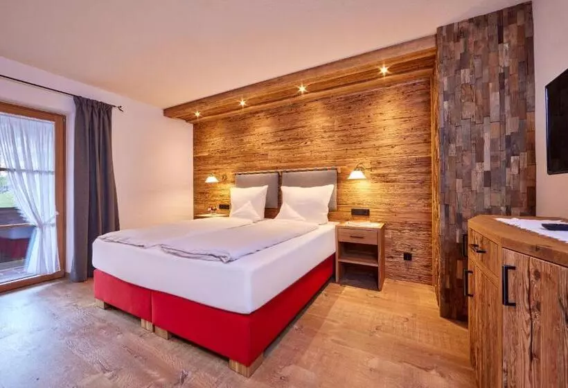 Hotelli Landhaus Sonnenbichl Mittenwald