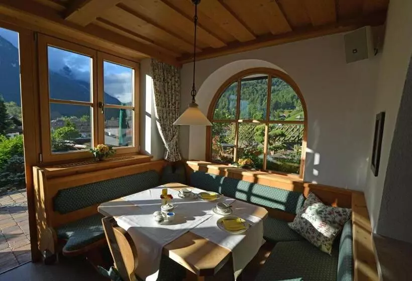 Hotelli Landhaus Sonnenbichl Mittenwald