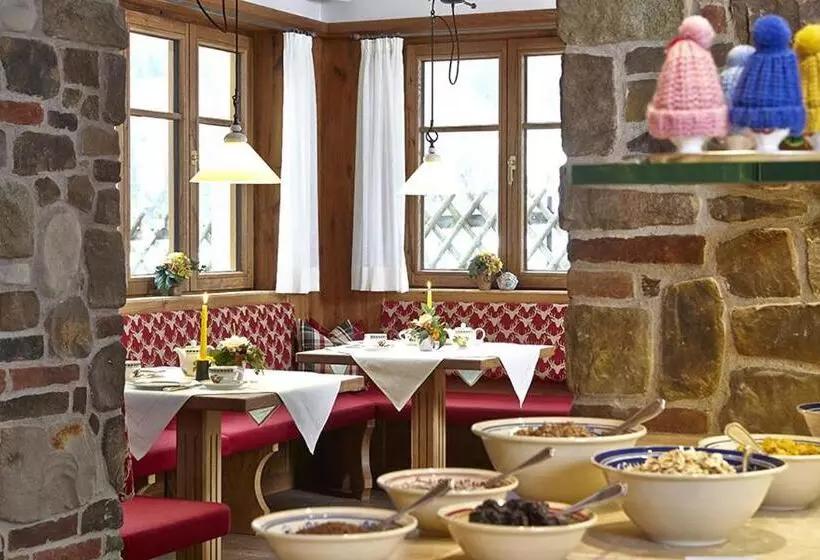 Hotelli Landhaus Sonnenbichl Mittenwald
