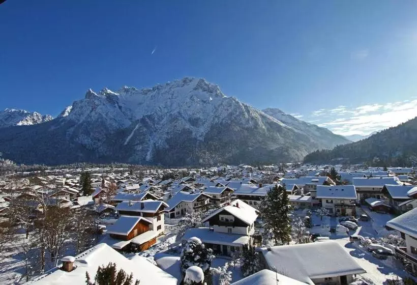 Hotelli Landhaus Sonnenbichl Mittenwald
