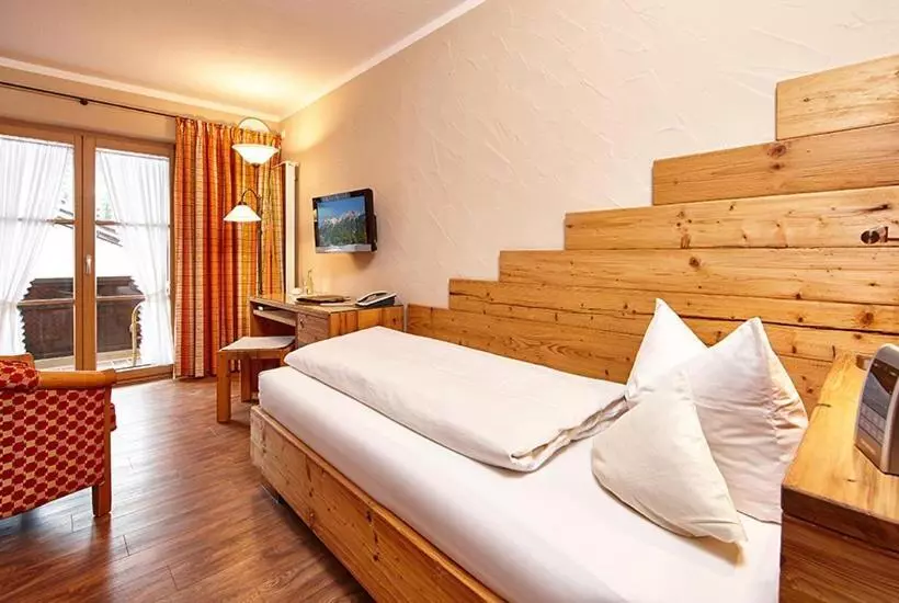 Hotelli Landhaus Sonnenbichl Mittenwald