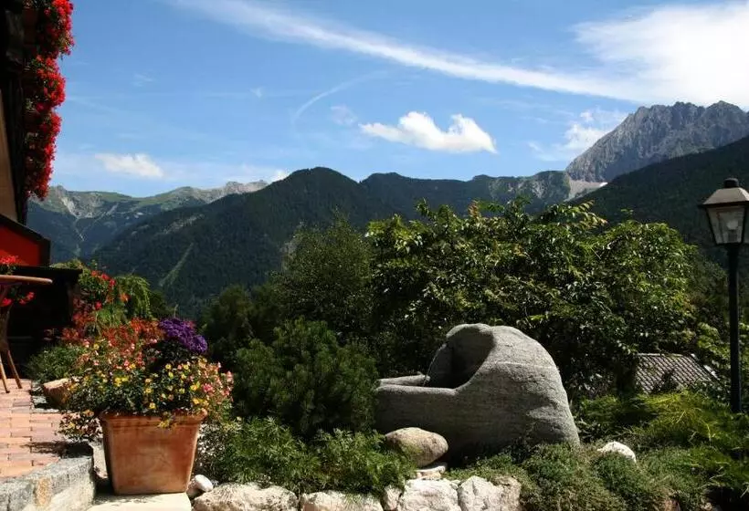 Hotelli Landhaus Sonnenbichl Mittenwald