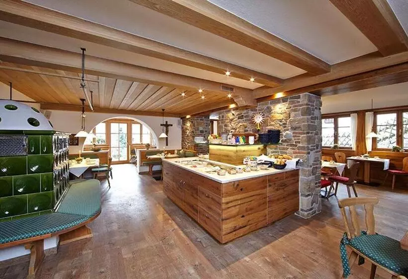 Hotelli Landhaus Sonnenbichl Mittenwald
