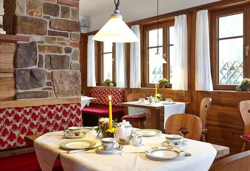 Hotelli Landhaus Sonnenbichl Mittenwald
