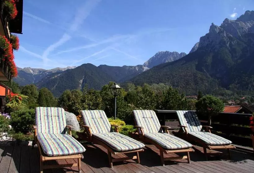 Hotelli Landhaus Sonnenbichl Mittenwald